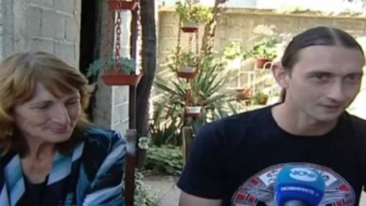 Майка и син в битка за кмет