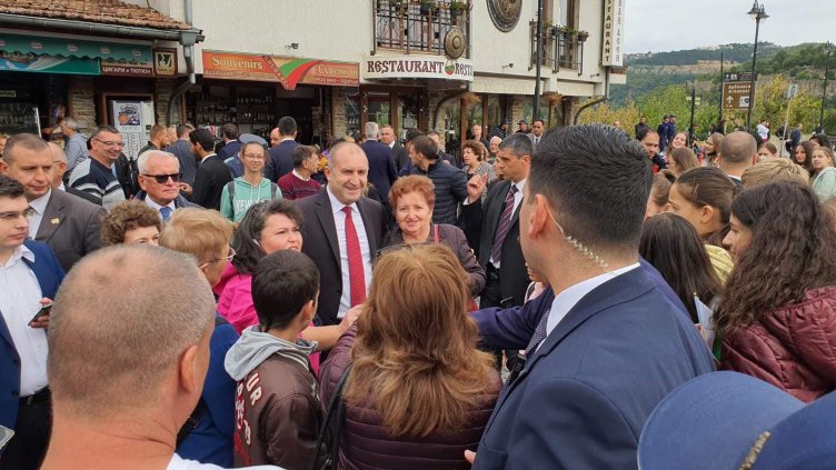 Патриотизмът ни е по-силен от вируса, хиляди без мерки във Велико Търново