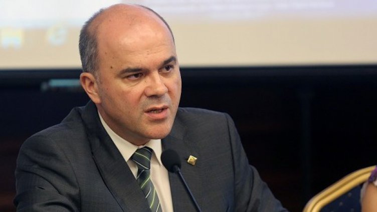 Социалният министър Бисер Петков подаде оставка