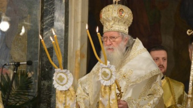 Неофит съвсем закъса със здравето. От Синода: Добре е!