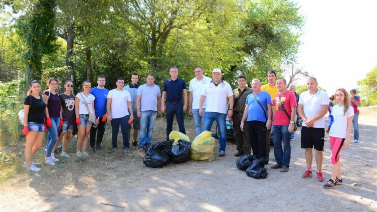 Над 1200 варненци днес чистиха града