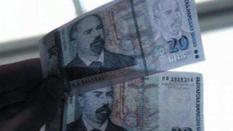 Арестуваха млади шофьори подкупвали полицаи с двадесетачки