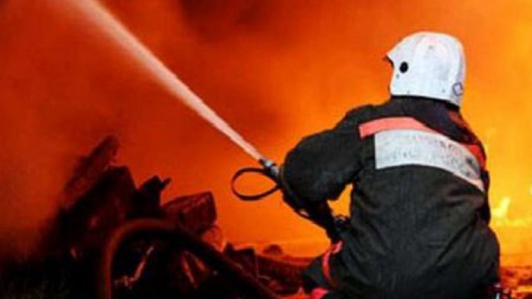 Камион и кола пламнаха заради технически неизправности