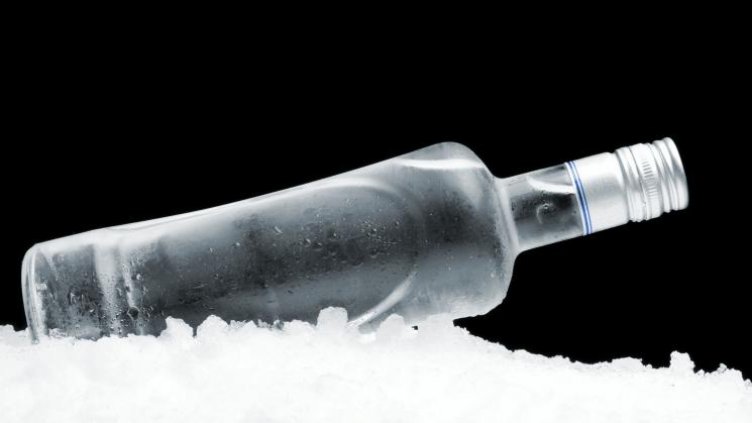 Водката не замръзва във фризера, защо ли?