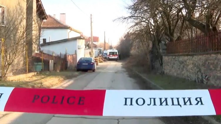 Убитите дечица са открити с множество прободни рани 