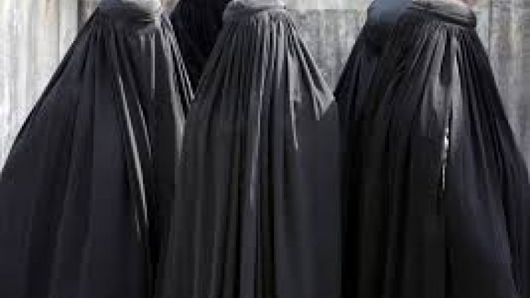 Забраняват носенето на бурки на публични места?