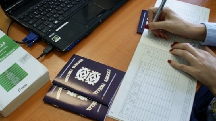 Сменят всички трудови книжки с нова наредба