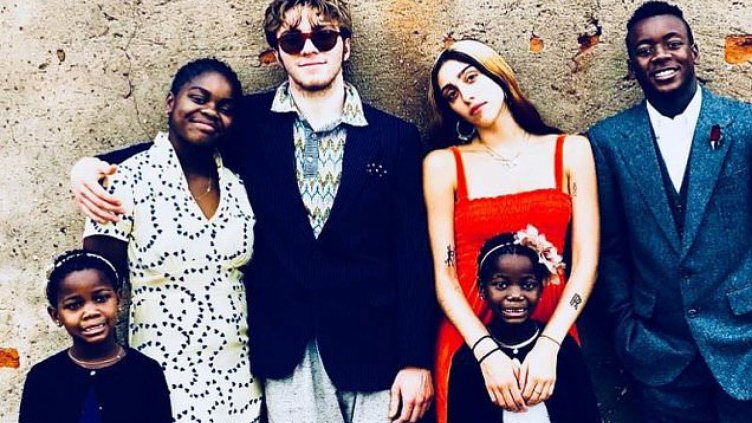 Мадона показа на снимка най-голямото си богатство - шестте си деца