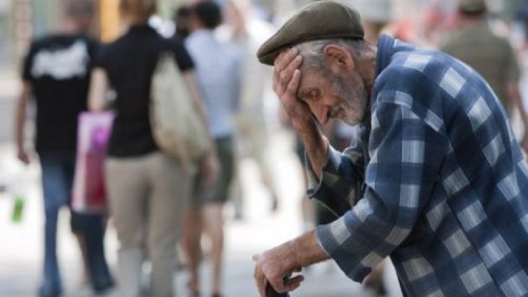 Населението на България се топи