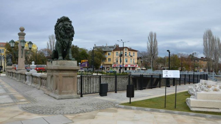 150 души от кв. "Банишора" с протестна петиция срещу проституцията около Лъвов мост