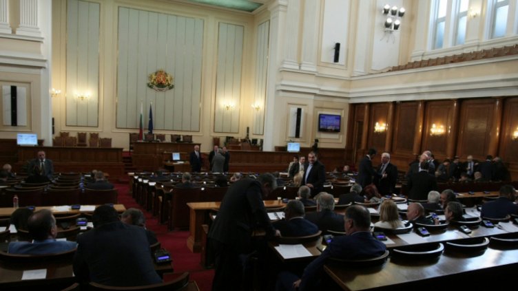Парламентът се включва в борбата с контрабандата