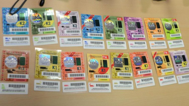 Бум на кражбите на винетки, режат стъкла с ъглошлайф!