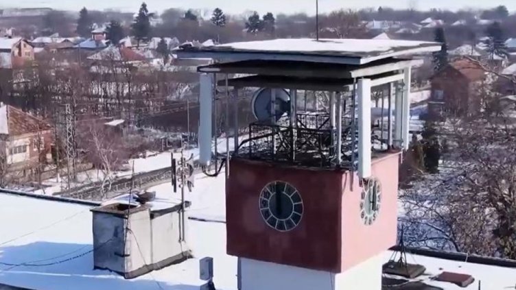 Майстор пропътува повече от 500 километра, за да поправи селски часовник