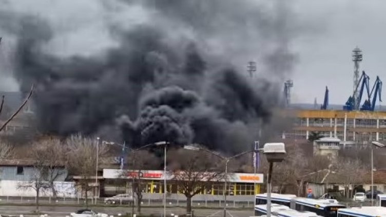 Голям пожар на ул. "Девня" във Варна