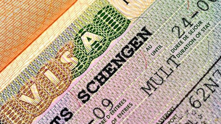 От 1 април България ще издава шенгенски визи за руснаци