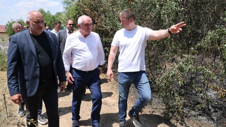 Премиерът сформира оперативен щаб заради пожарите
