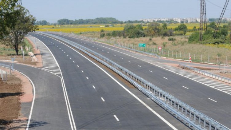 Три фирми обжалват прекратяването на търга за "Хемус"