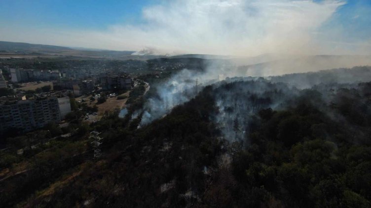 Пожар тлее край бившето сметище на Балчик