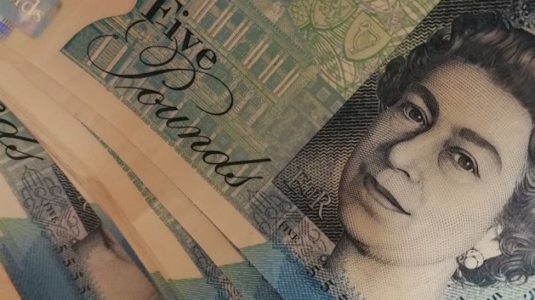 Британският паунд поскъпна над 1,38 долара за първи път след вота за Brexit