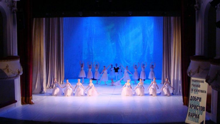 Варненски ученици от музикалното училище изнасят балетен спектакъл