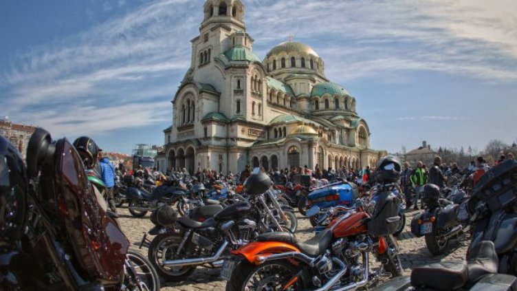 С бензин в кръвта: Откриха "Мотосезон 2021"