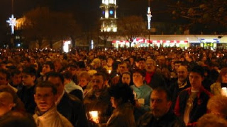 Пожарни дебнат около Катедралата