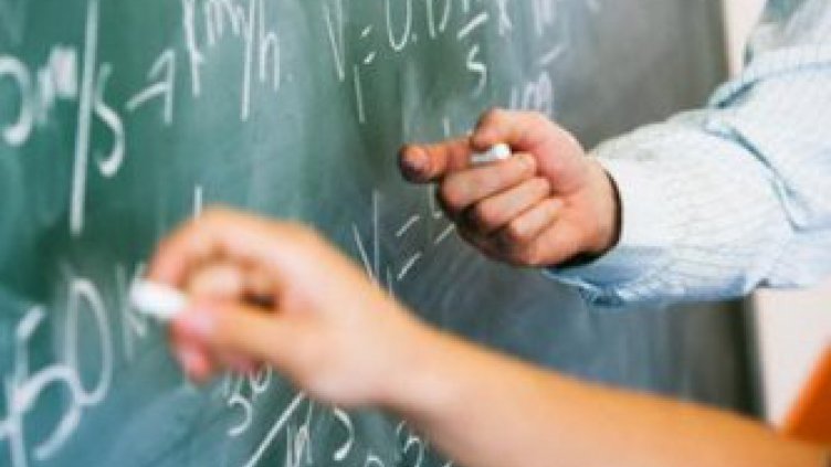 Вдигат учителските заплати с 17% догодина