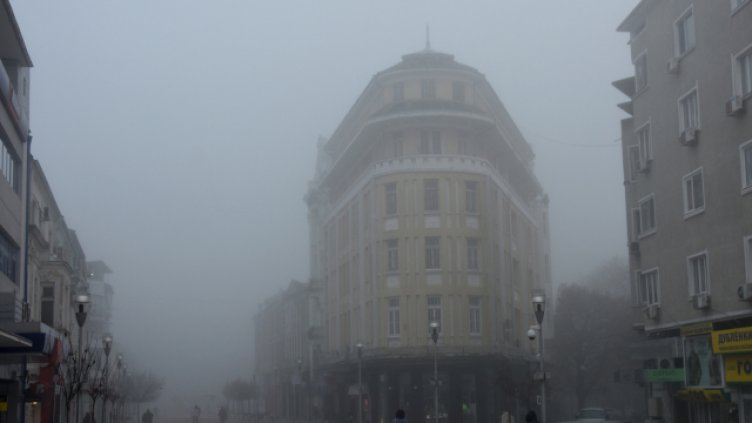 Мъгла, разкъсана облачност и превалявания в четвъртък