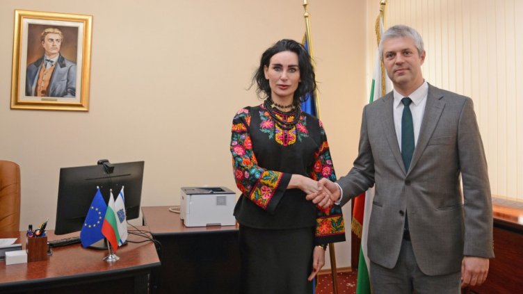 Във Варна: Подредиха изложба, посветена на войната в Украйна (СНИМКИ)