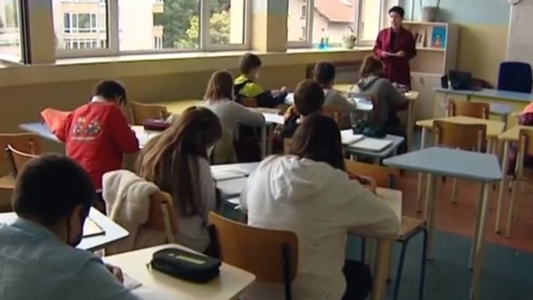 Без телефони в училище и без 15 дни отсъствия по домашни причини, иска синдикат "Образование"