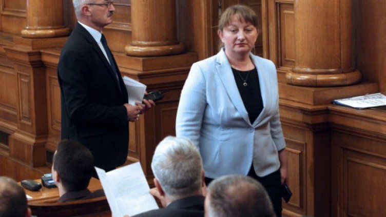 Деница Сачева: Тема за оставката на Борисов няма