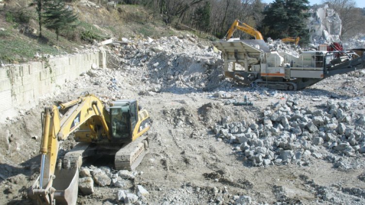 Ограничиха достъпа до хотела-убиец