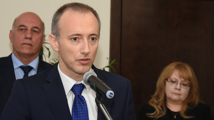 Министър Вълчев: Не достигат кадри с професионално образование в туризма