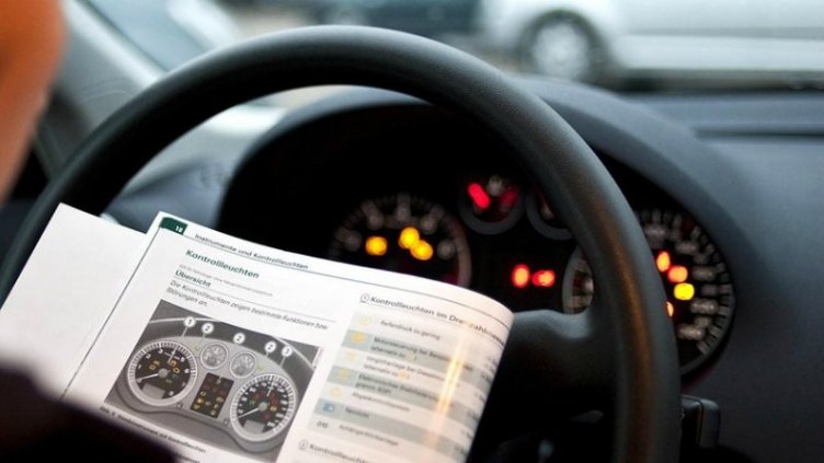 Безценно: Кои лампи на таблото на колата не трябва да пренебрегваме в никакъв случай