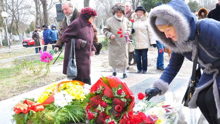 Почетоха съветските защитници (СНИМКИ)
