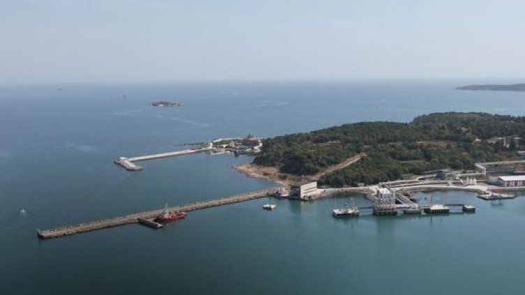 Управляващите взимат пристанище "Росенец"