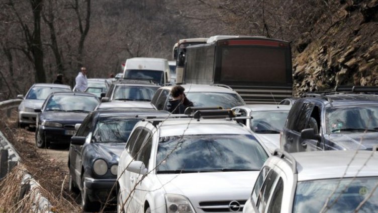 Столичани напускат в сряда – 200 000 коли поемат...