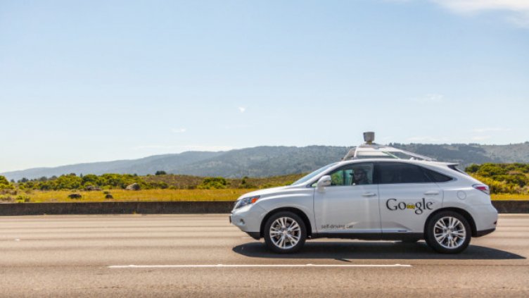 Самоуправляващата се кола на Google катастрофира