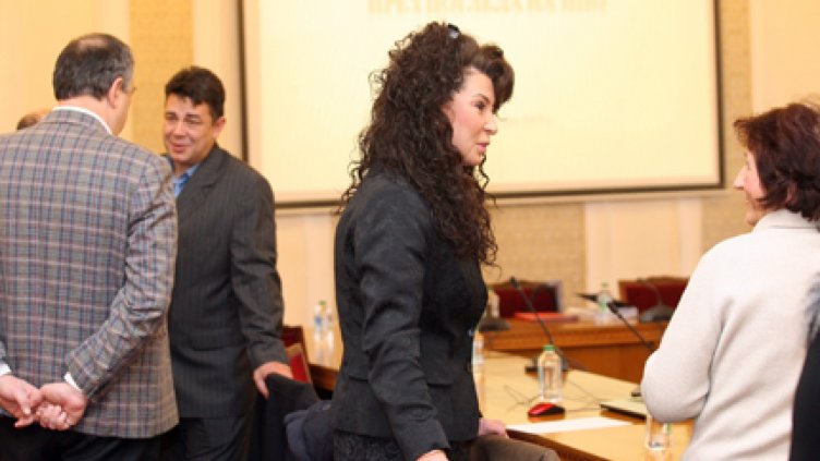 Некомпетентни социални работници издевателстват над родители и деца