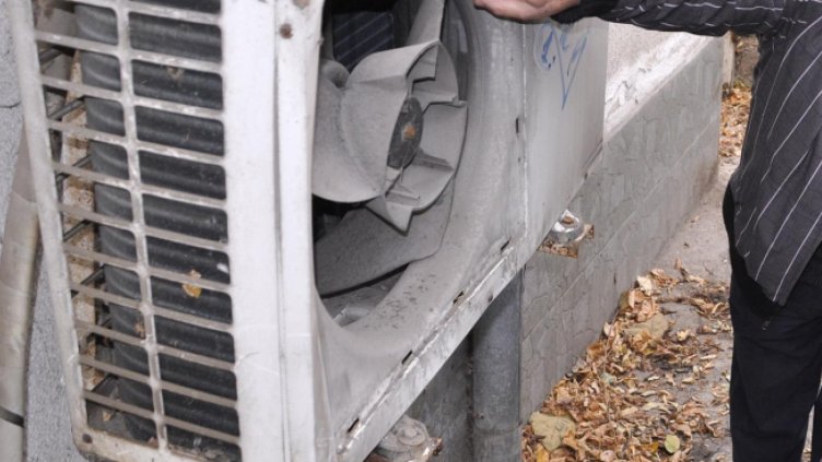 Криминално проявен открадна климатик, спипаха го
