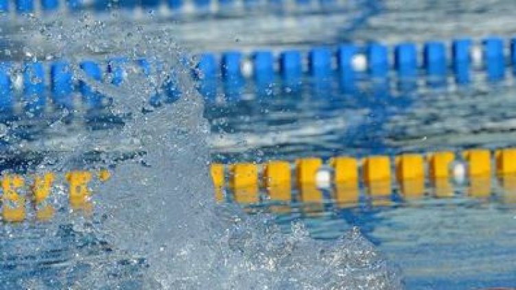 Учител по плуване блудства с малолетни