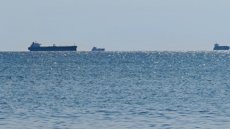 Нов удар срещу кораб на 15 морски мили от брега на Бяла