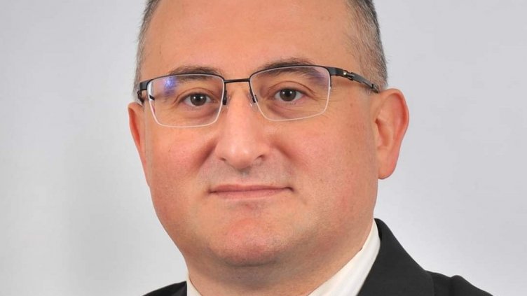 Спукаха и четирите гуми на колата на депутат от ИТН