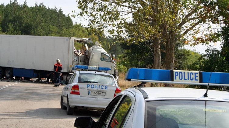 Тир се обърна на АМ "Хемус"