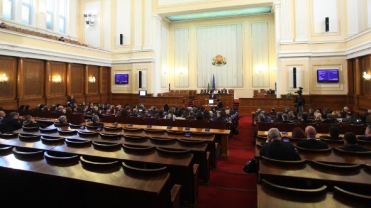 Парламентът най-после събра кворум