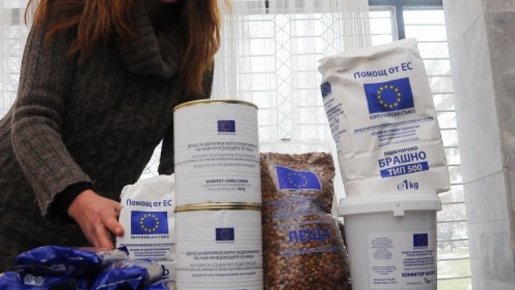 БЧК раздава хранителни продукти на хора в нужда 
