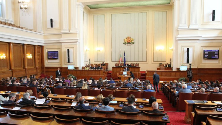 Парламентът дава 180 хиляди лева за цветя