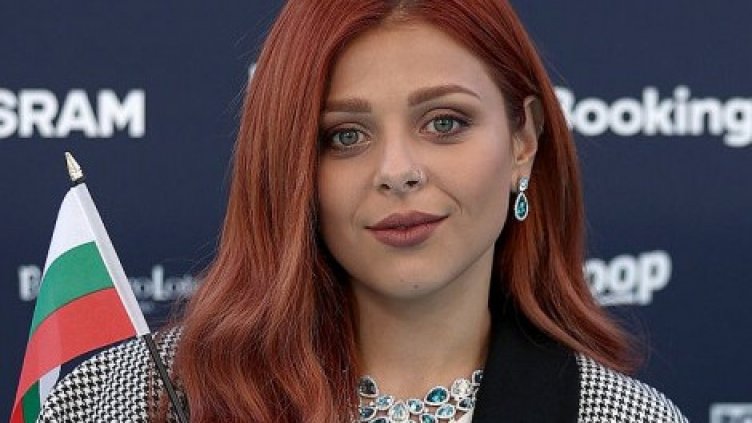 Големият финал на Евровизия 2021 е днес! Цяла България стиска палци за Вики