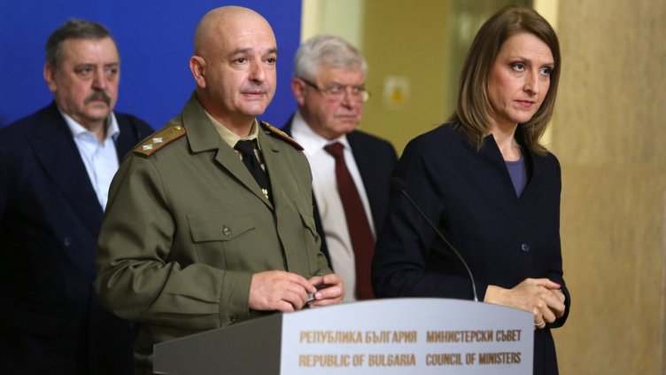 Влизаме в "същинската фаза на епидемията" и щабът ще отчита само в 17 ч.