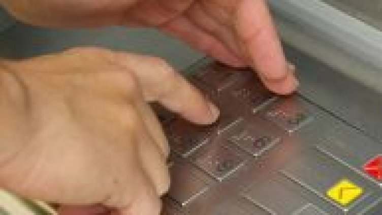 Visa и MasterCard спряха обслужването на 3 руски банки